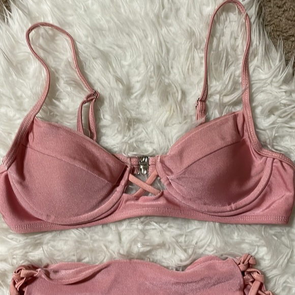 Bikini - Picture 2 of 4